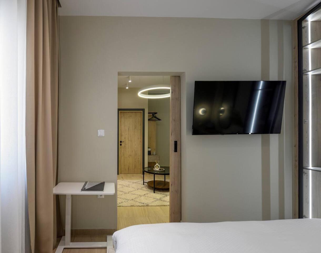 Apartment Aristotelian Virtues - Elpida